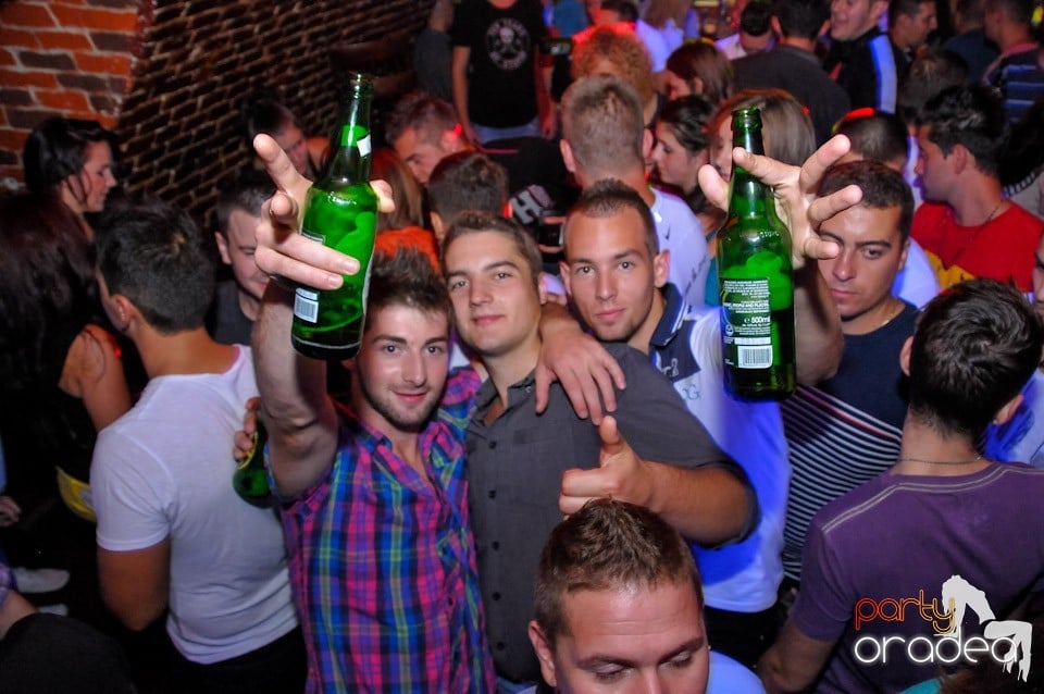 Club Escape: Caveman in the mix!, 