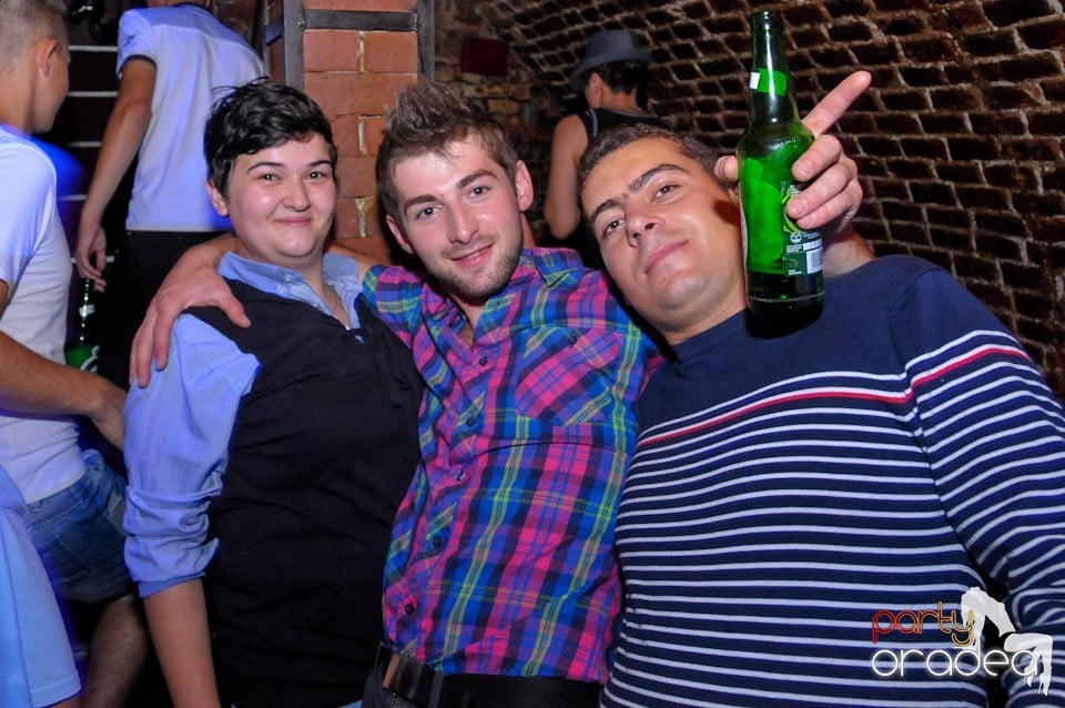 Club Escape: Caveman in the mix!, 