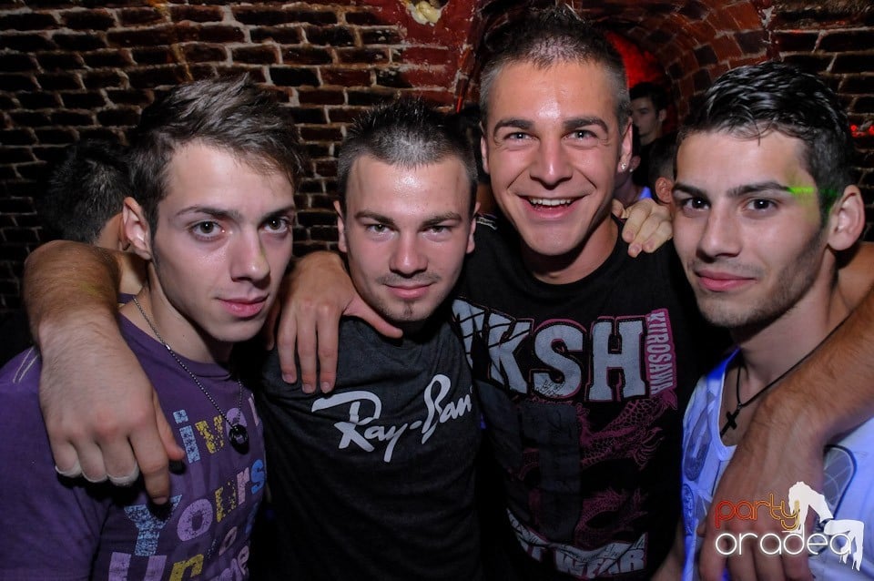 Club Escape: Caveman in the mix!, 