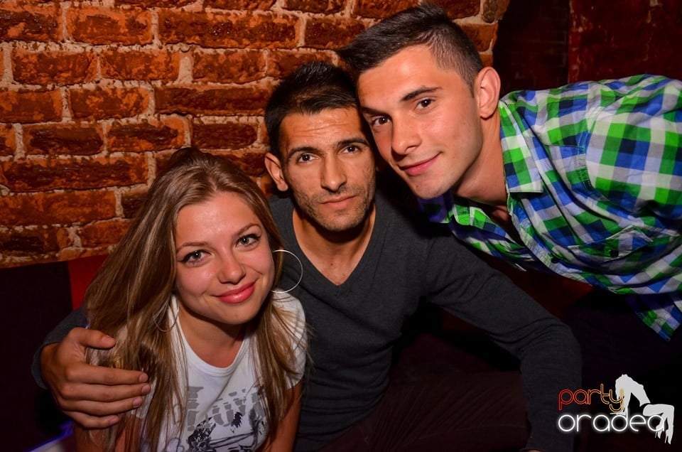 Club Escape: Caveman in the mix, 