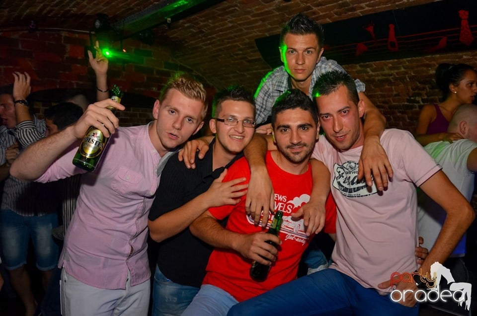 Club Escape: Caveman in the mix, 