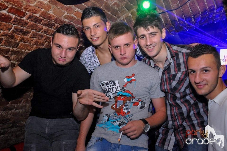 Club Escape: Caveman in the mix!, 