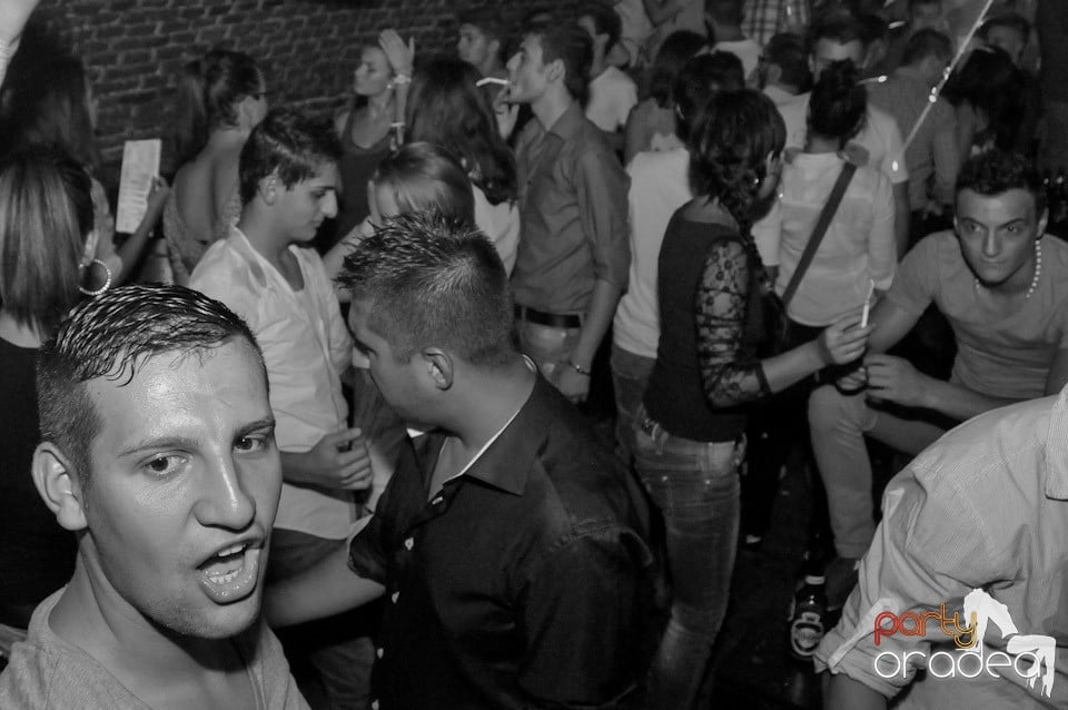 Club Escape: Caveman in the mix!, 