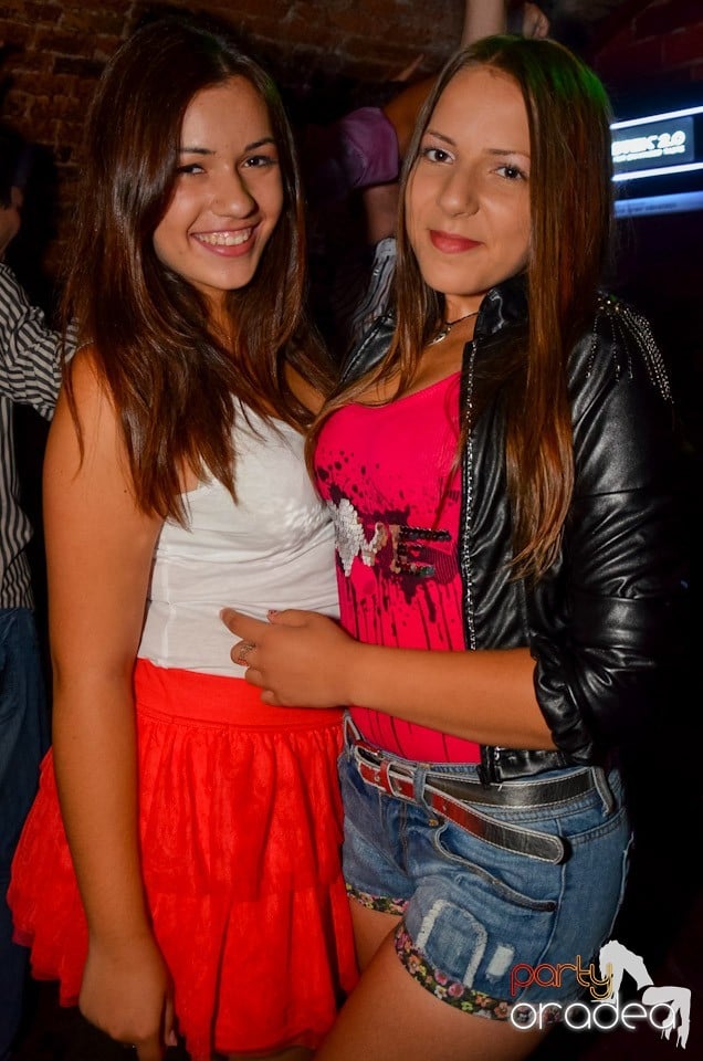 Club Escape: Caveman in the mix, 