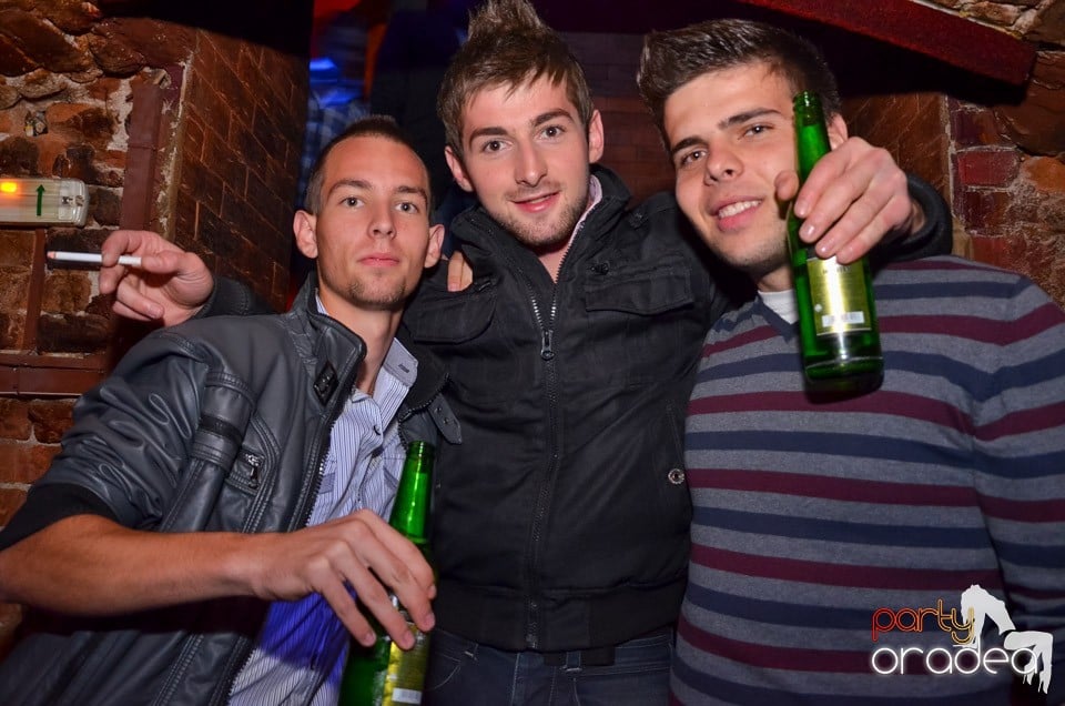 Club Escape: Caveman in the mix, 