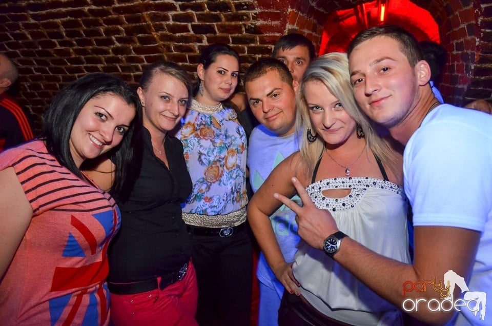 Club Escape: Caveman in the mix, 