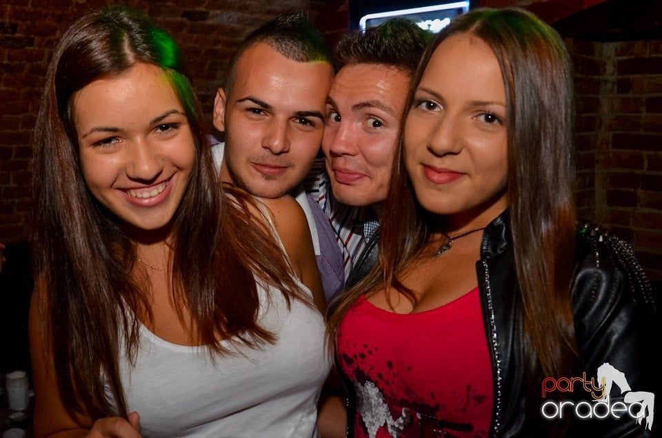 Club Escape: Caveman in the mix, 