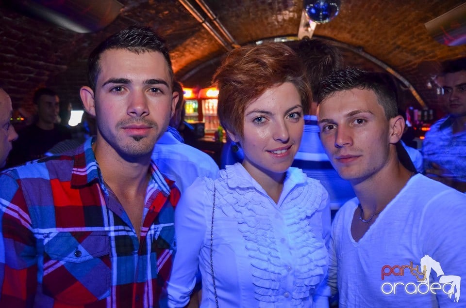 Club Escape: Caveman in the mix, 