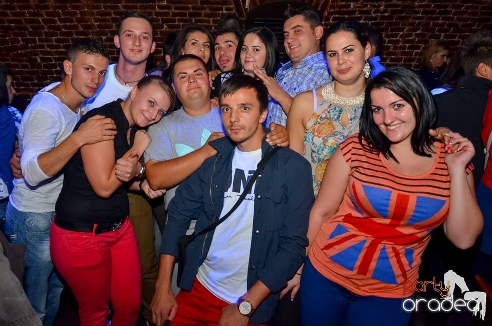 Club Escape: Caveman in the mix, 