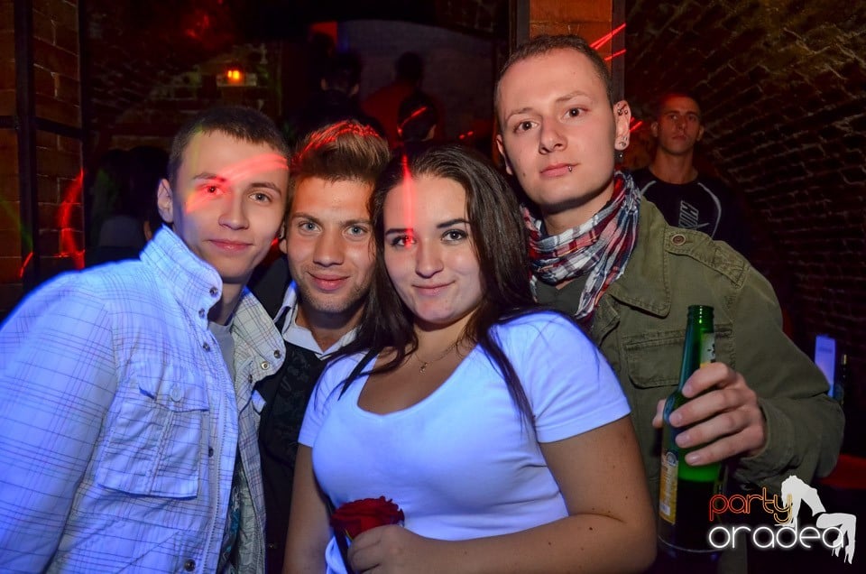 Club Escape: Caveman in the mix, 