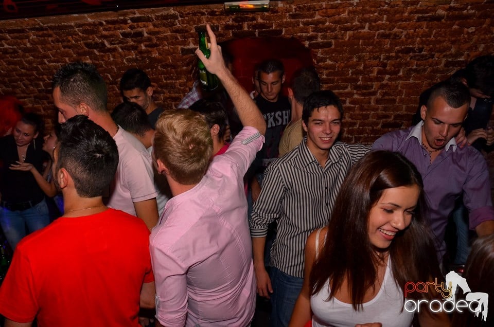 Club Escape: Caveman in the mix, 