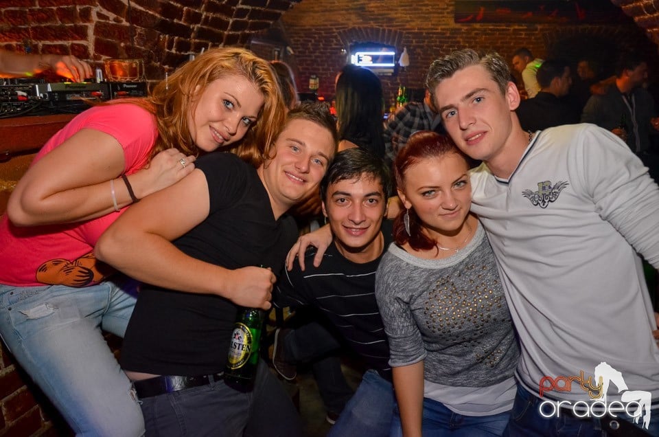 Club Escape: Caveman in the mix, 