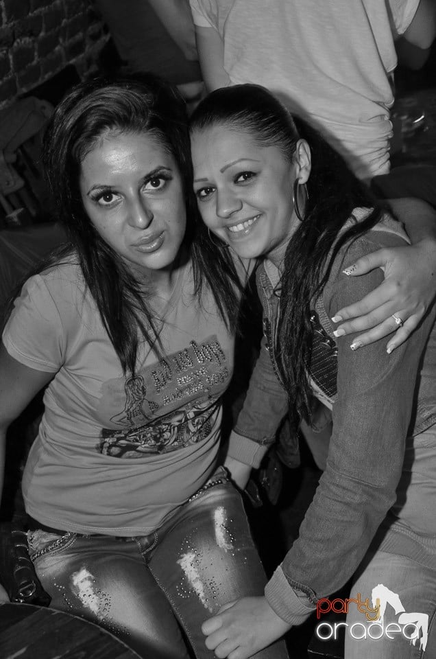 Club Escape: Caveman in the mix, 