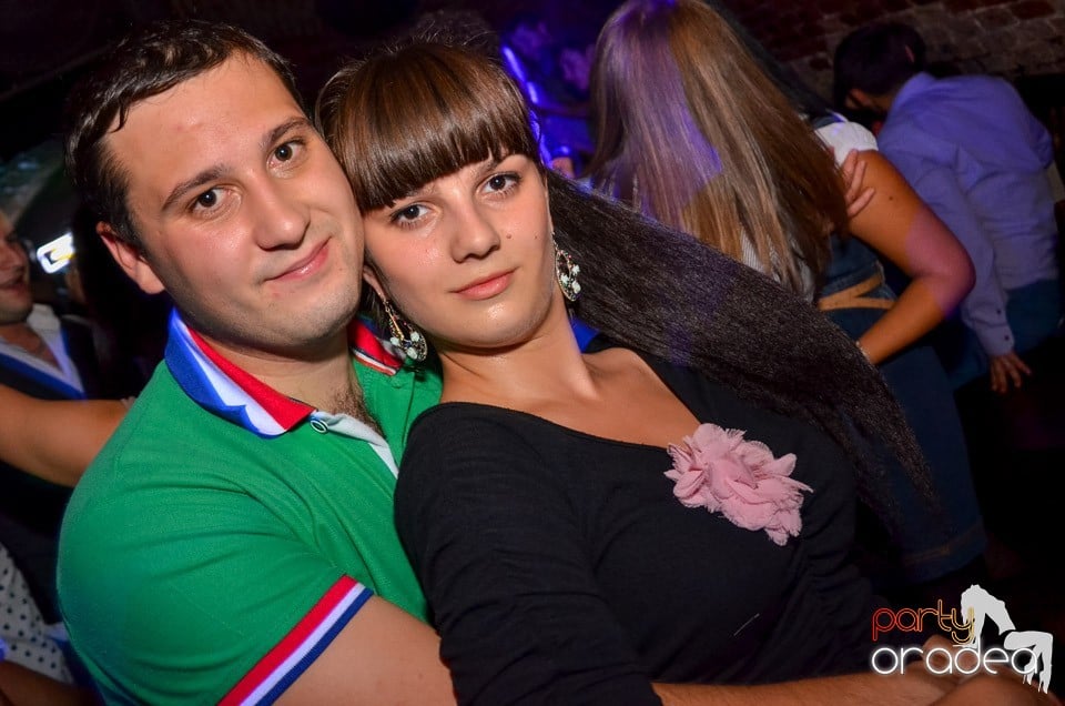 Club Escape: Caveman in the mix, 