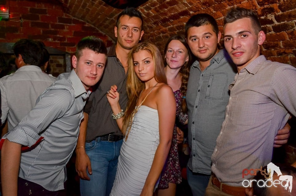 Club Escape: Caveman in the mix, 