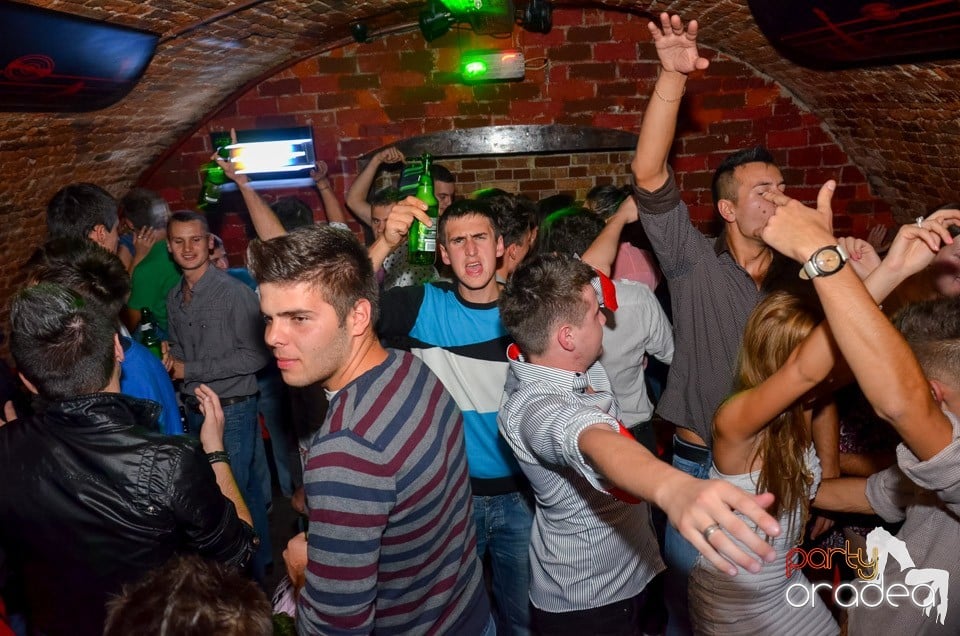 Club Escape: Caveman in the mix, 