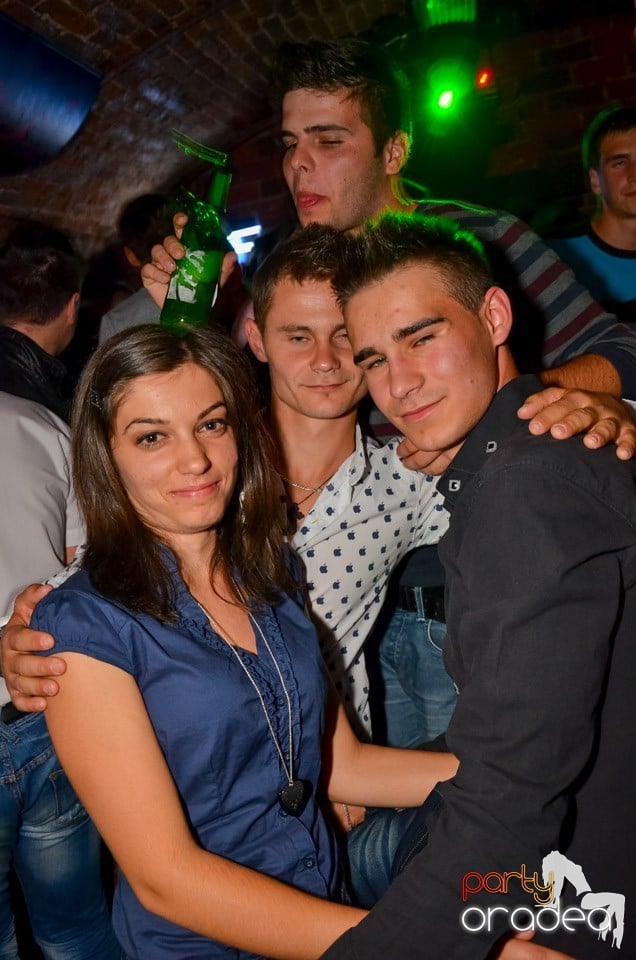 Club Escape: Caveman in the mix, 