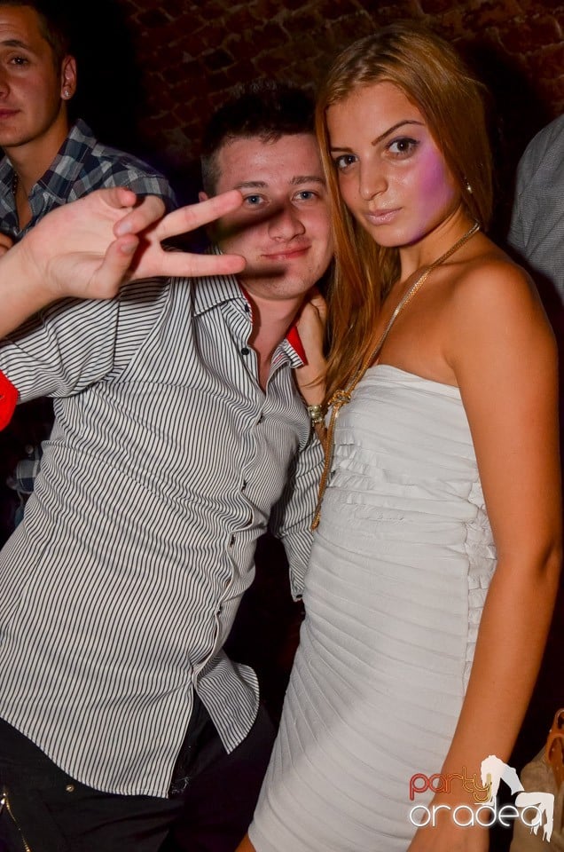 Club Escape: Caveman in the mix, 