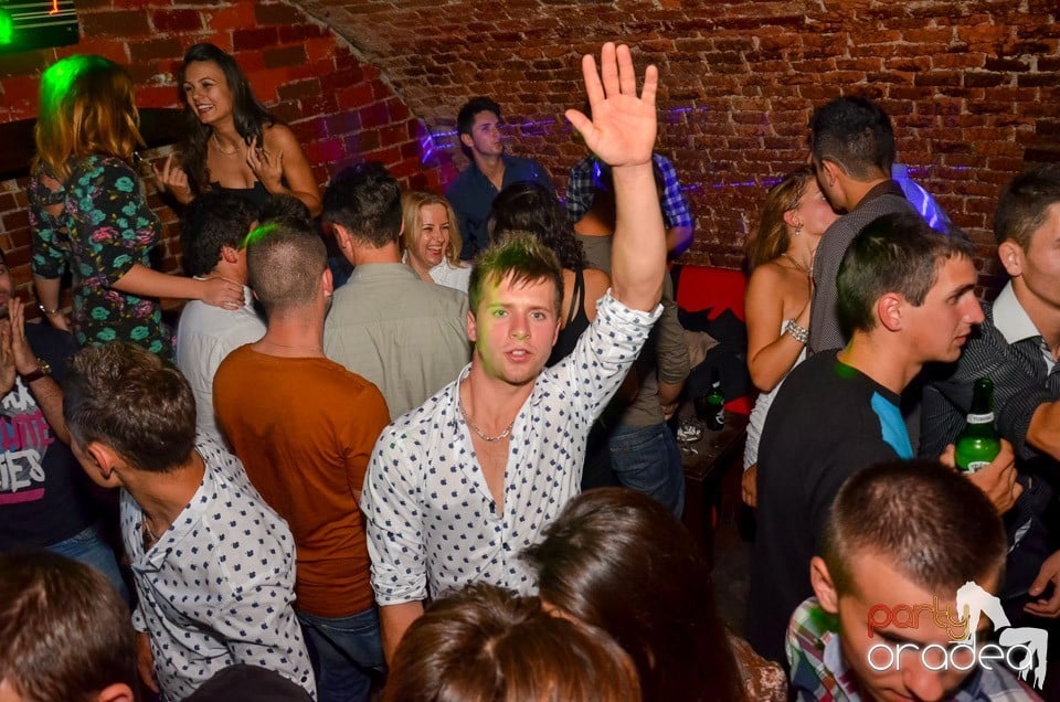 Club Escape: Caveman in the mix, 