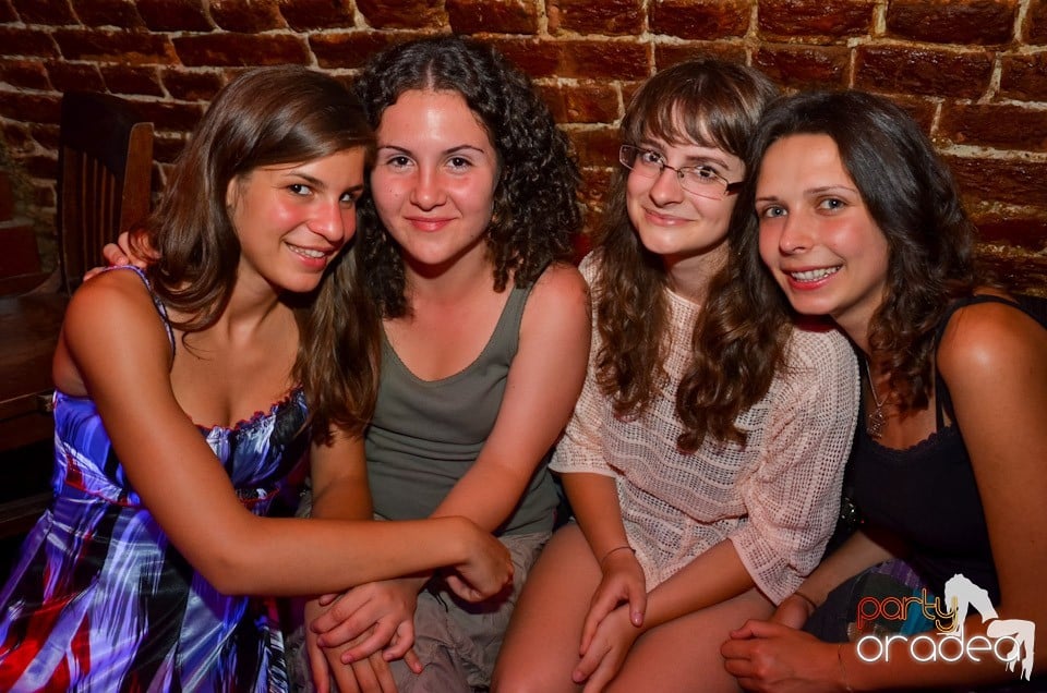 Club Escape: Caveman in the mix, 