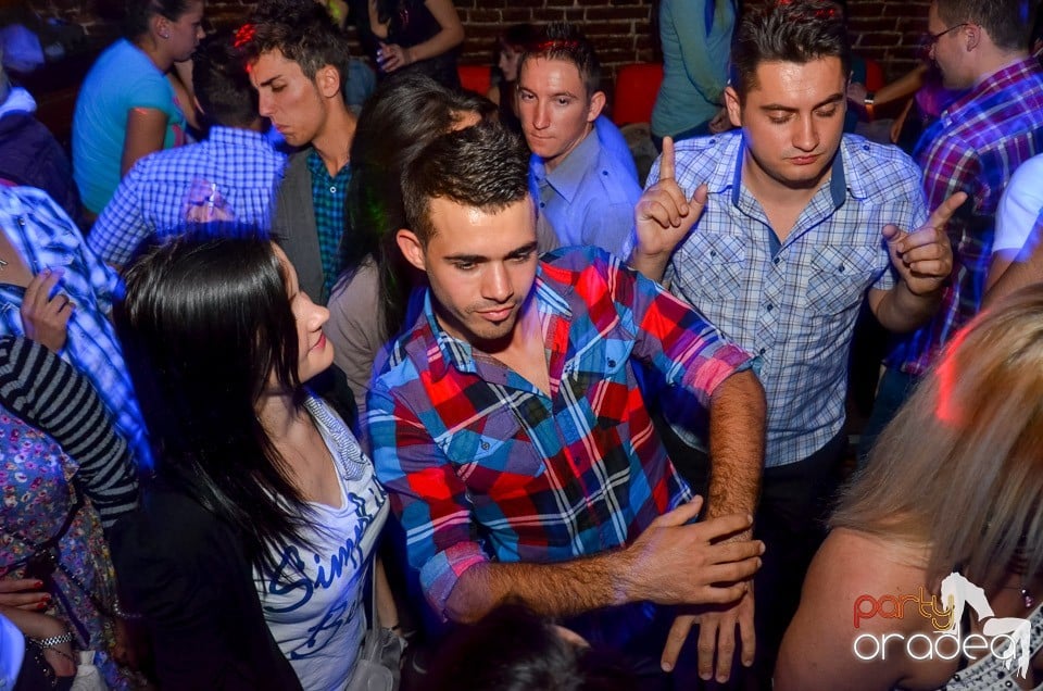 Club Escape: Caveman in the mix, 