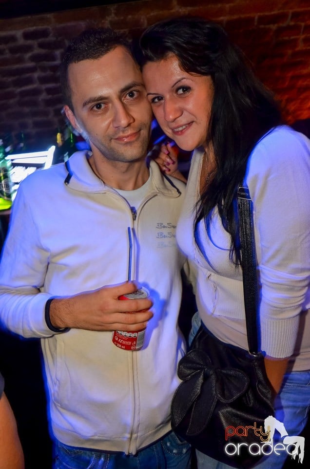 Club Escape: Caveman in the mix, 