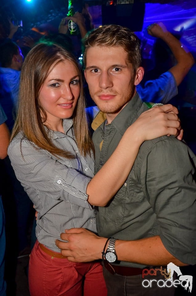 Club Escape: Caveman in the mix, 