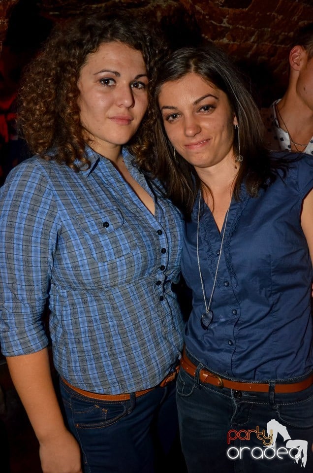 Club Escape: Caveman in the mix, 