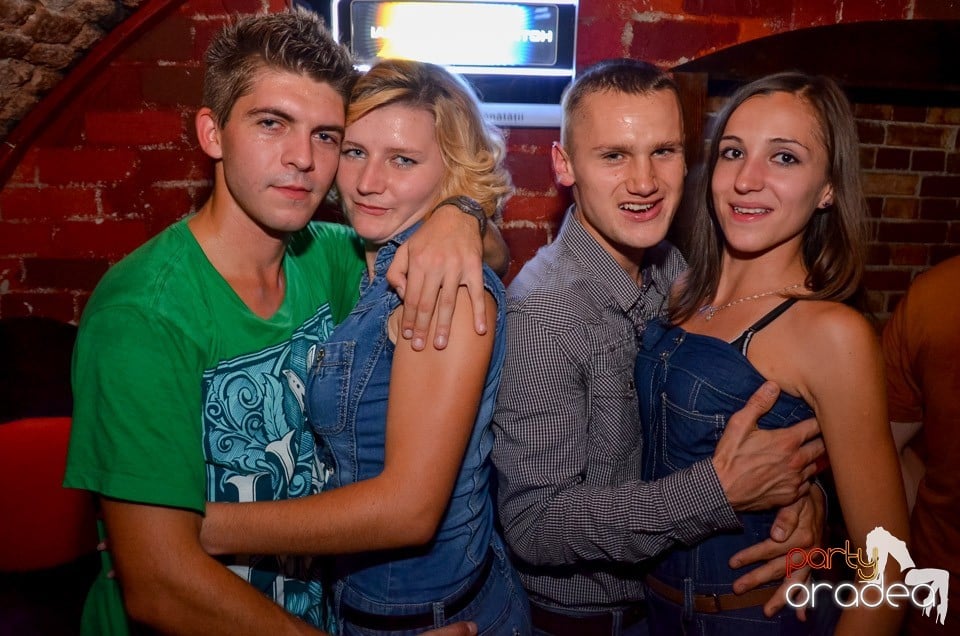 Club Escape: Caveman in the mix, 