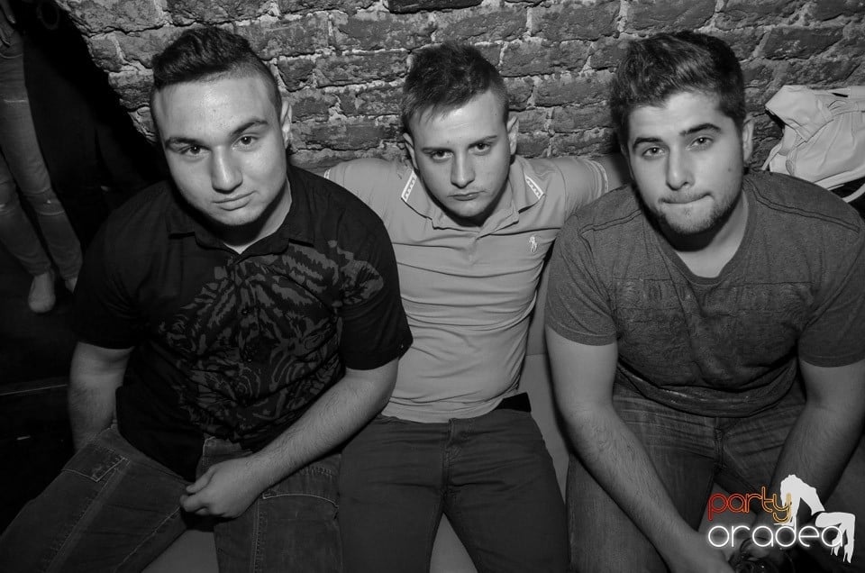 Club Escape: Caveman in the mix, 