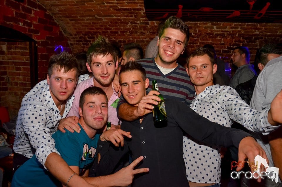 Club Escape: Caveman in the mix, 