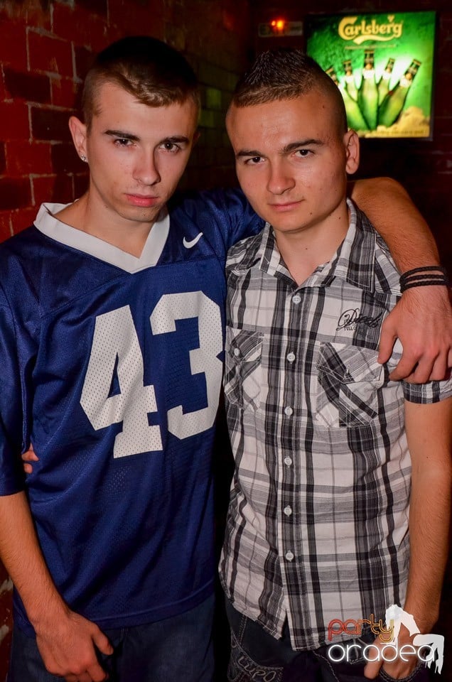 Club Escape: Caveman in the mix, 