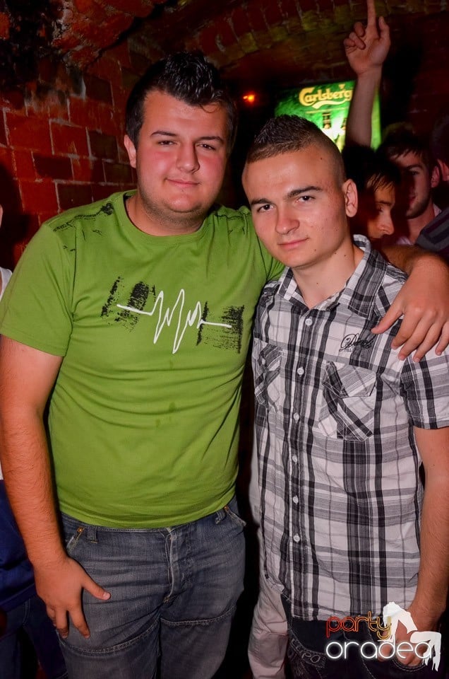 Club Escape: Caveman in the mix, 