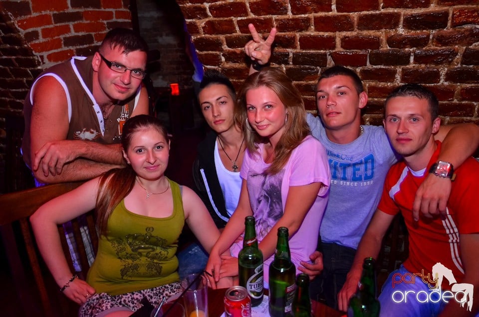 Club Escape: Caveman in the mix, 