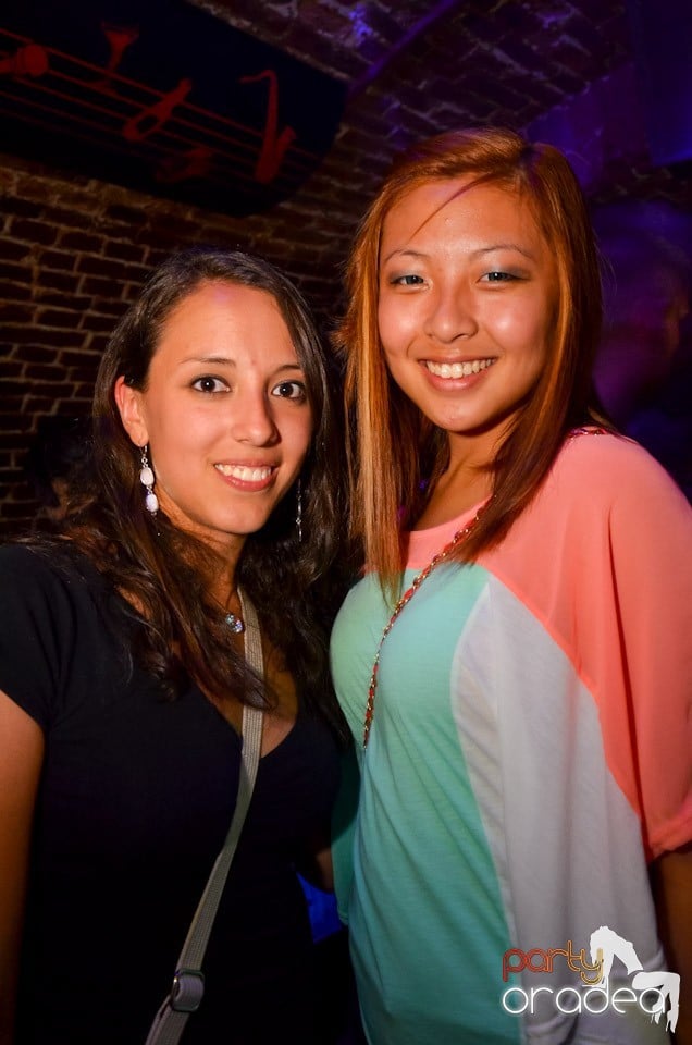 Club Escape: Caveman in the mix, 