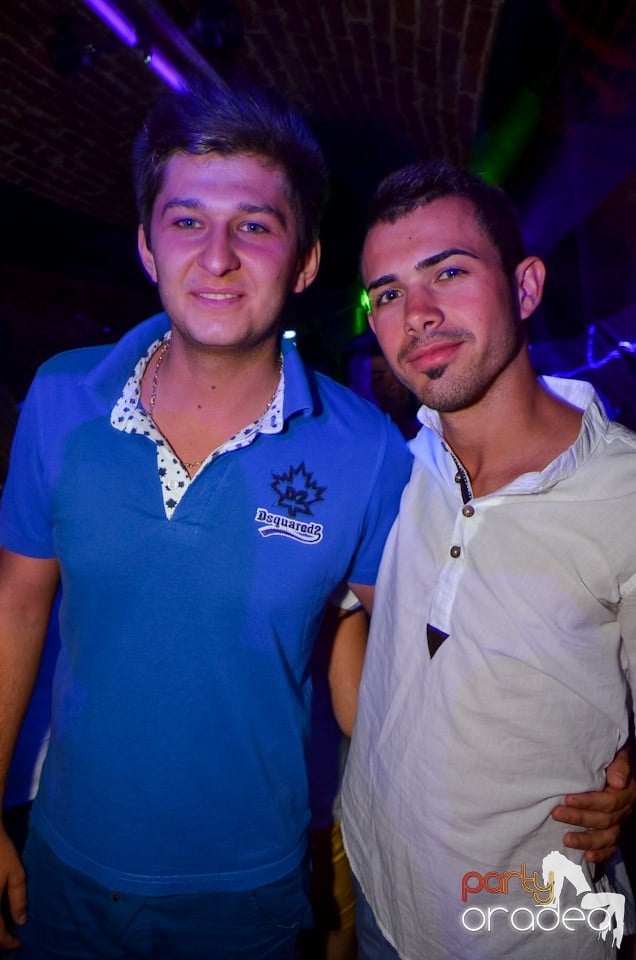 Club Escape: Caveman in the mix, 