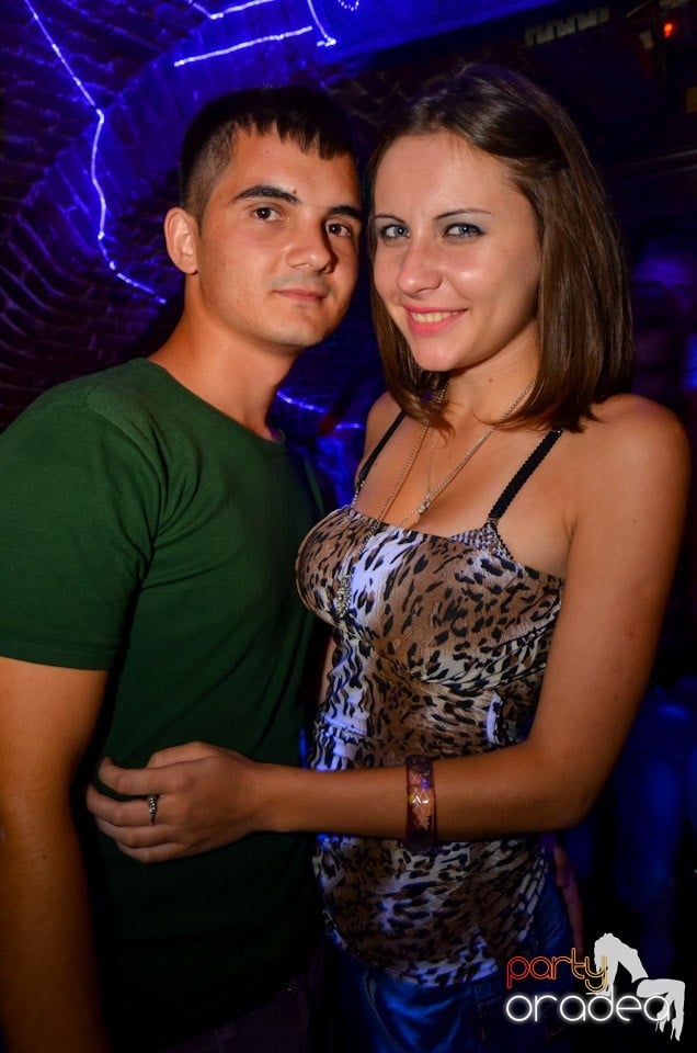 Club Escape: Caveman in the mix, 