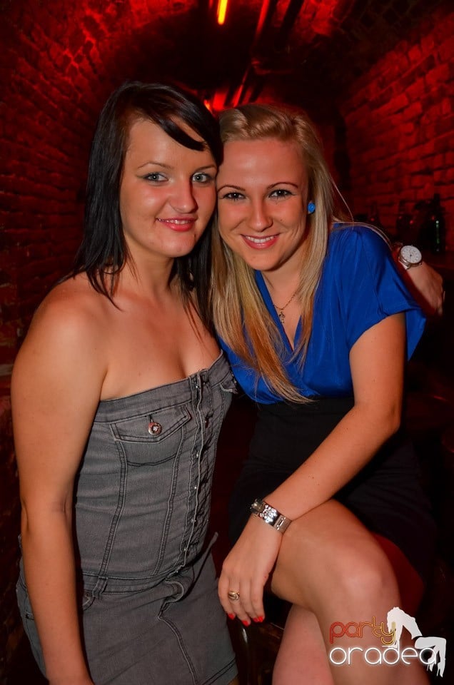 Club Escape: Caveman in the mix, 