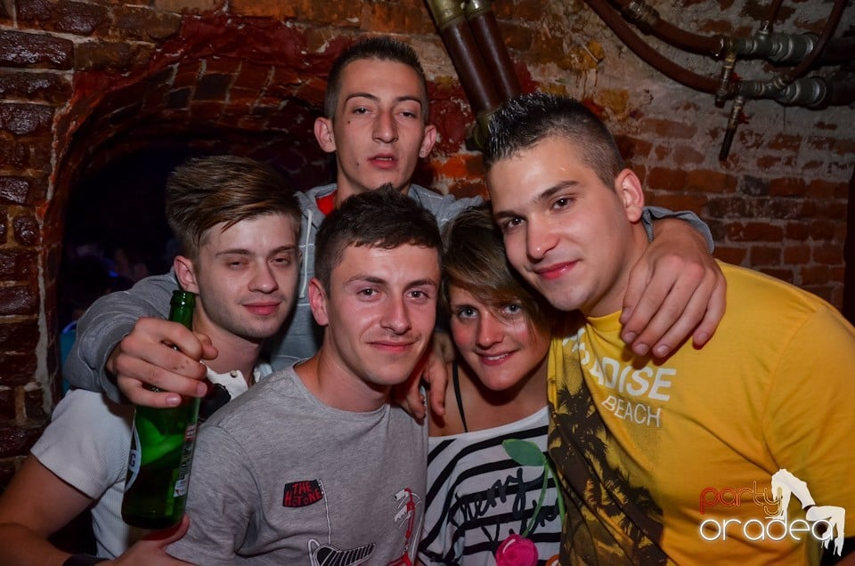 Club Escape: Caveman in the mix, 