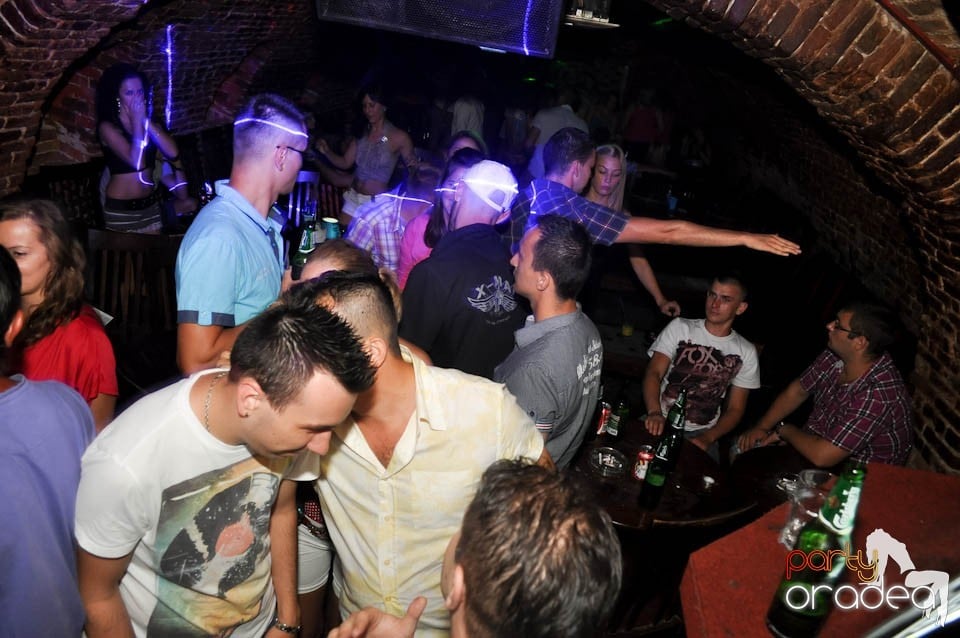 Club Escape prezintă: DJ Coxxo, 