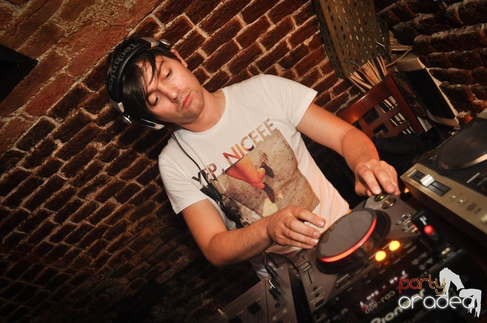 Club Escape prezintă: DJ Coxxo, 