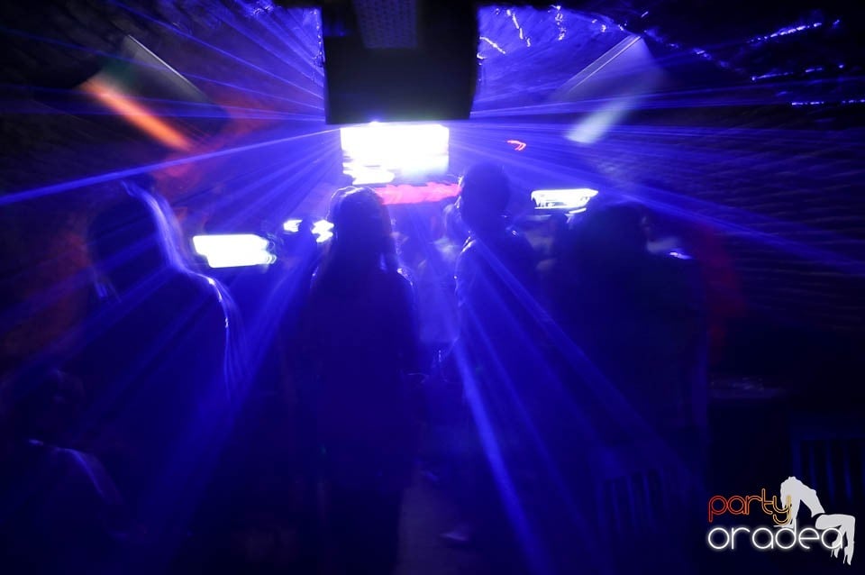 Club Escape prezintă: DJ Coxxo, 