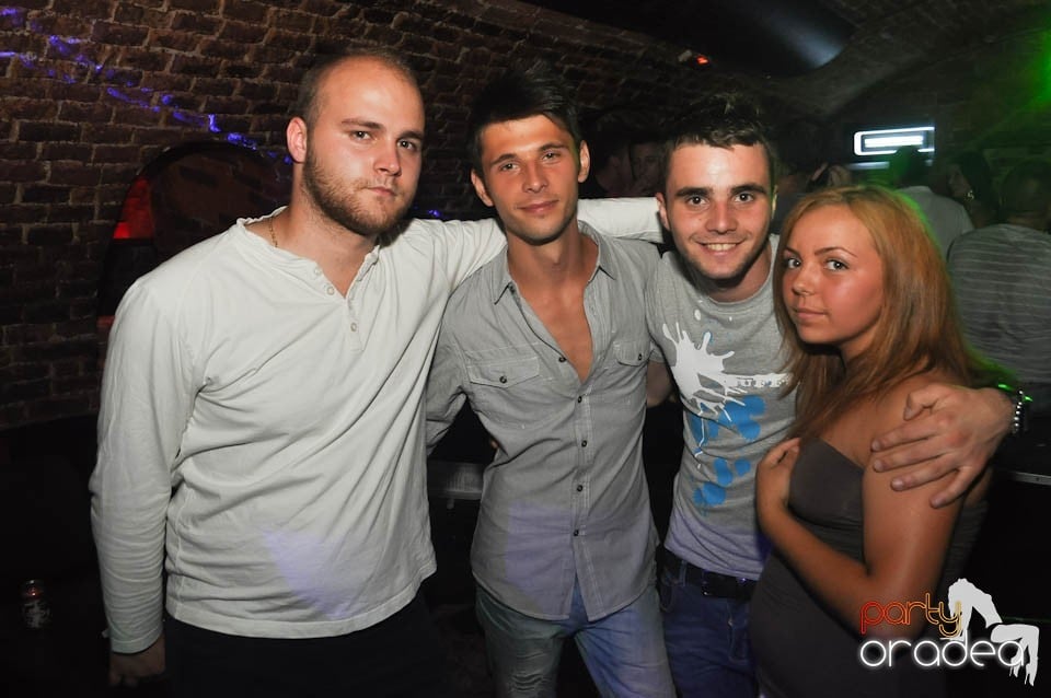 Club Escape prezintă: DJ Coxxo, 