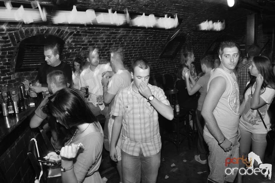 Club Escape prezintă: DJ Coxxo, 