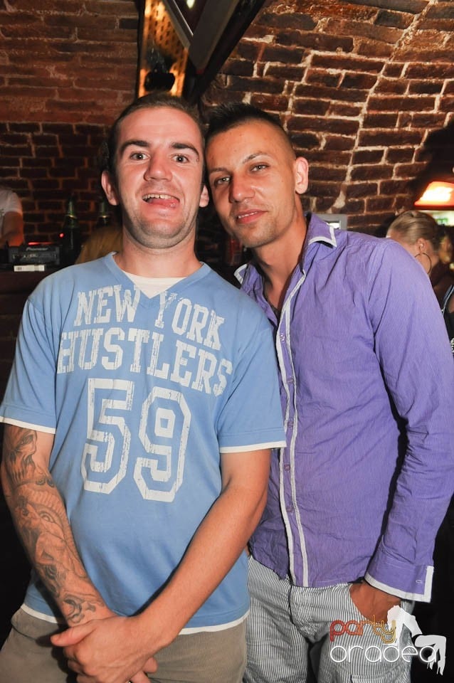 Club Escape prezintă: DJ Coxxo, 