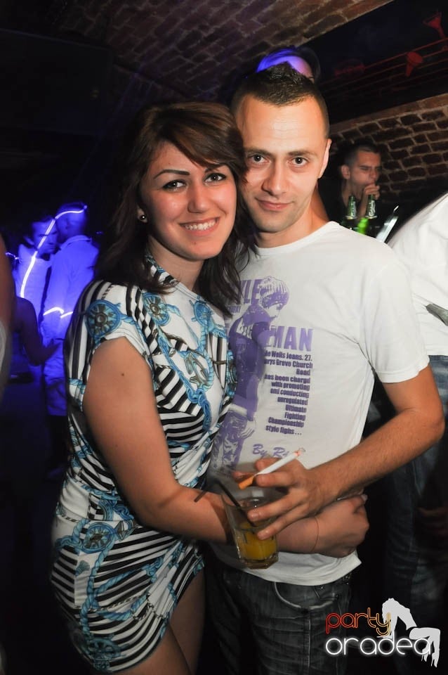 Club Escape prezintă: DJ Coxxo, 