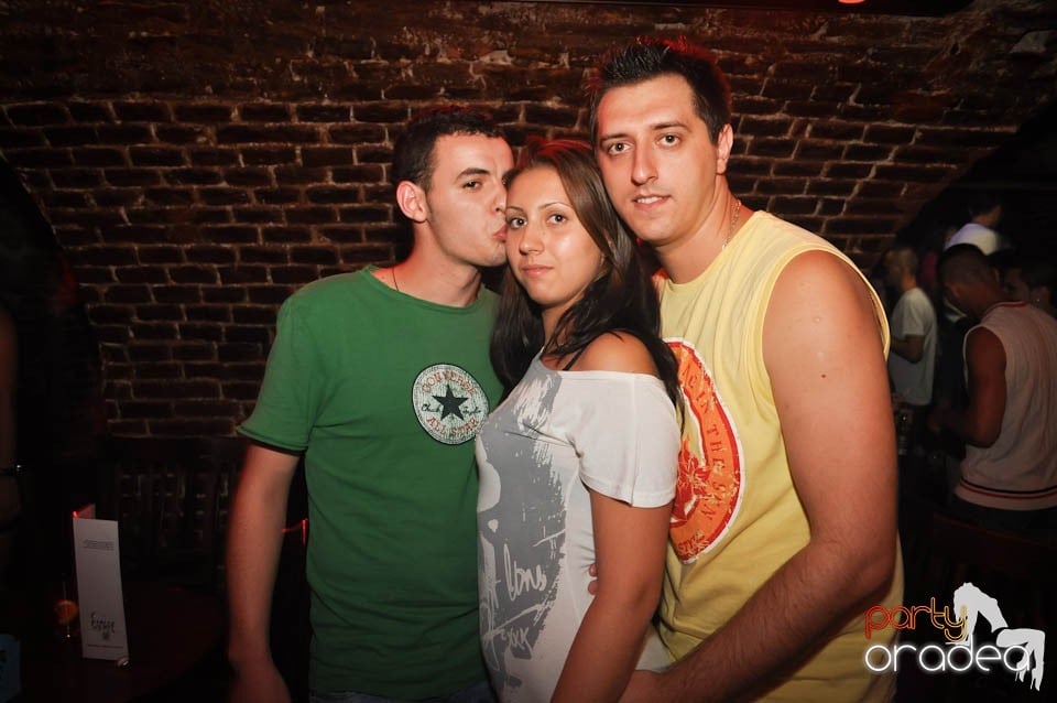 Club Escape prezintă: DJ Coxxo, 