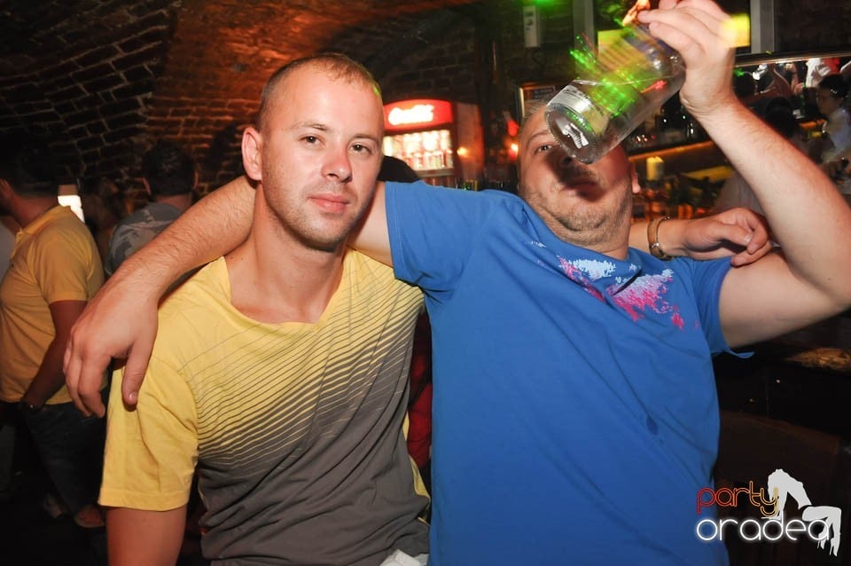 Club Escape prezintă: DJ Coxxo, 