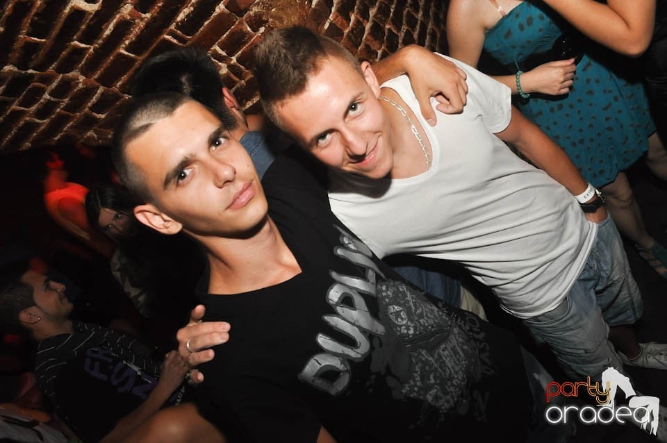 Club Escape prezintă: DJ Coxxo, 