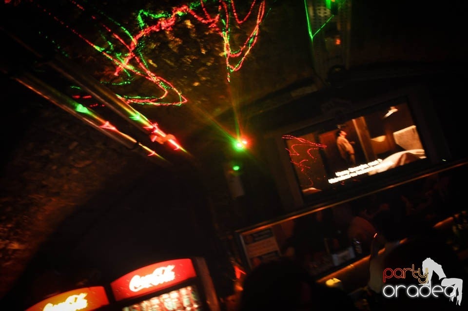 Club Escape prezintă: DJ Coxxo, 